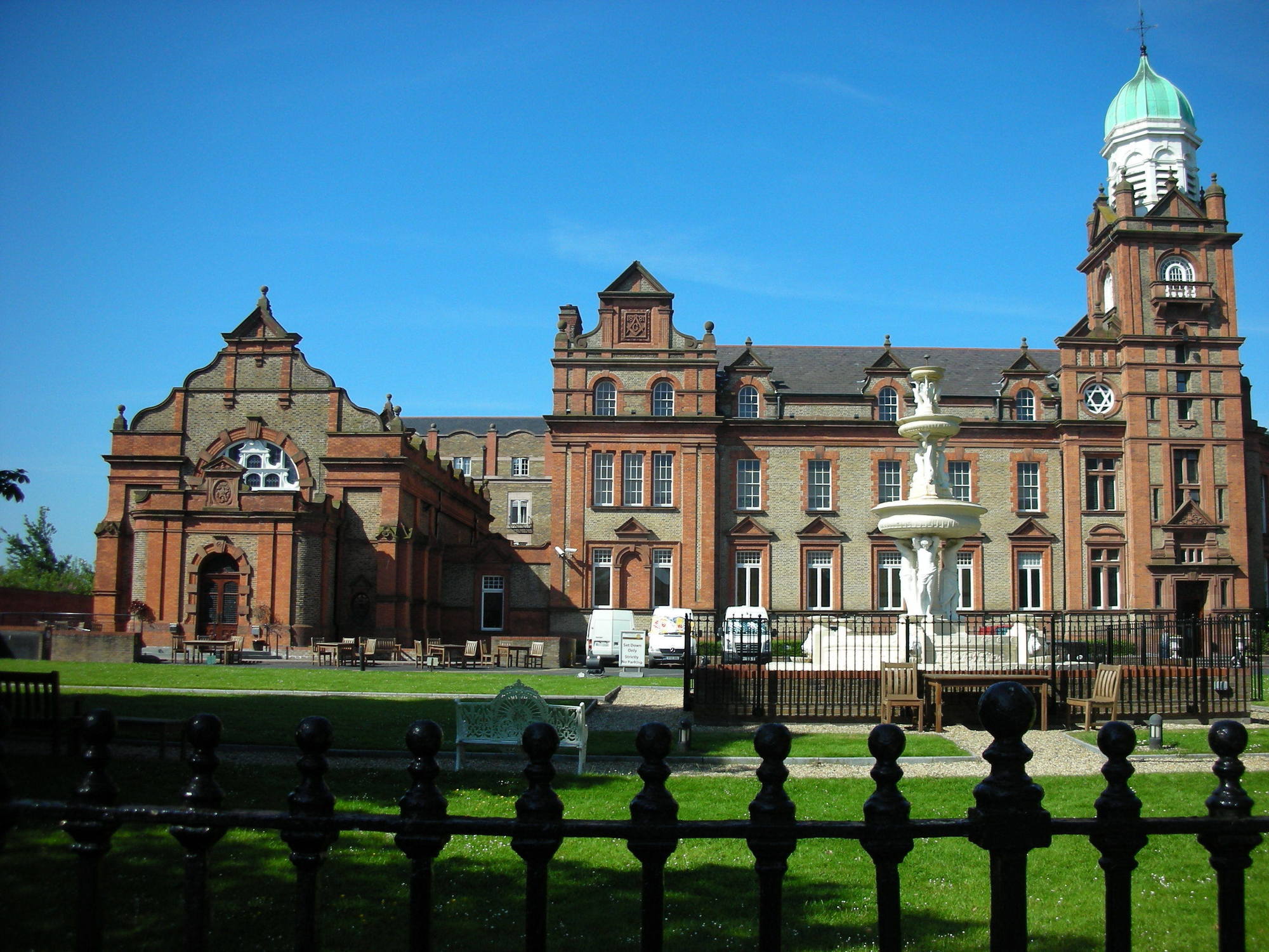 Clayton Hotel Ballsbridge Dublin Exterior foto